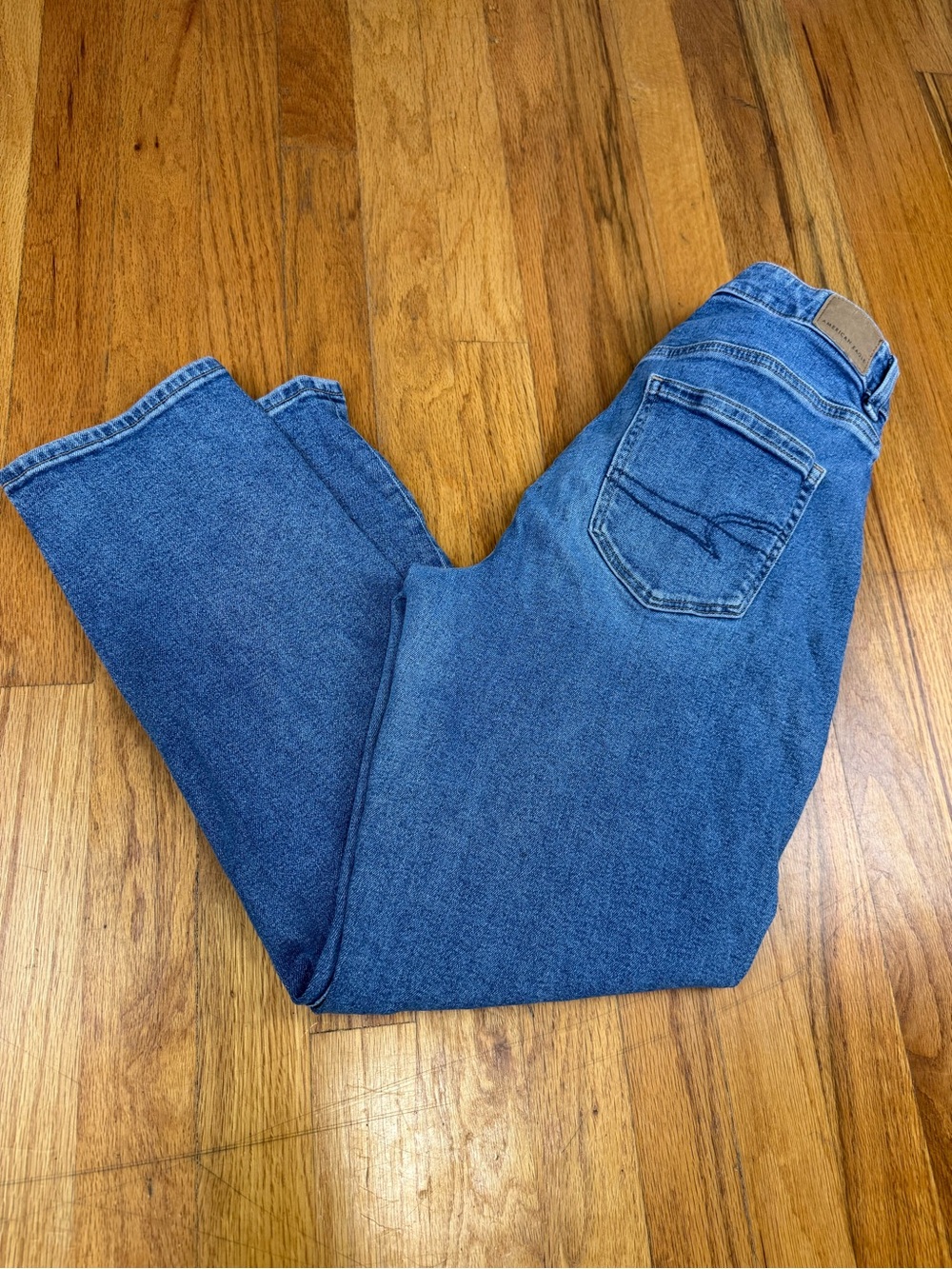 American Eagle Mom Jeans Size 4 Distressed High Rise Medium Wash